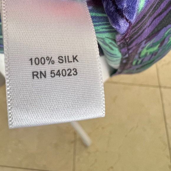 100% Silk Banana Republic Size Medium Peacock Tunic Top in Greens & Purples. - Picture 6 of 7